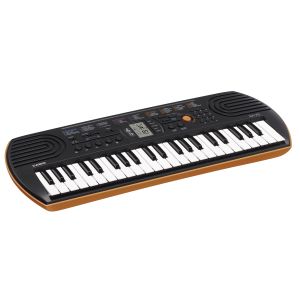 Casio SA-76 orange - Perspektive