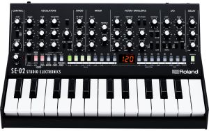 Roland Boutique SE-02 + K-25m Keyboard