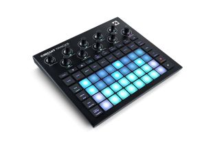 244995 Novation Circuit Tracks - Perspektive